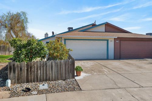 124 Muir Cir, Woodland, CA, 95695-5818 | Card Image