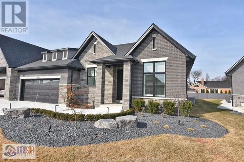 300 Xavier Circle, Lakeshore, ON, N8N3T2 | Card Image