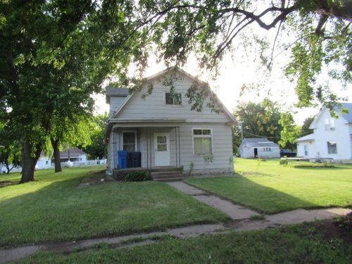 404 S Central Ave, Hills, MN, 56138-1044 | Card Image