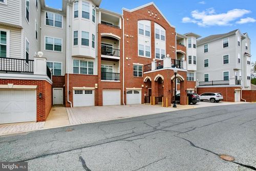 unit-201-9204 Charleston Dr, Manassas, VA, 20110-2829 | Card Image