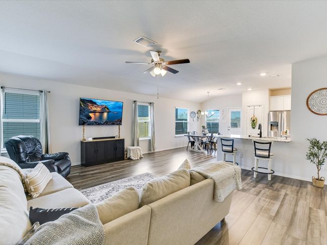 1640 Th Johnson, House other with 3 bedrooms, 2 bathrooms and 4 parking in Taylor TX | Image 6