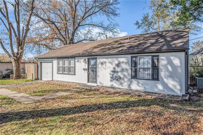 404 Ne 67th Place, House other with 3 bedrooms, 1 bathrooms and null parking in Gladstone MO | Image 2