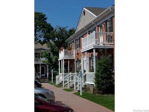 ma07-100 Middleton Rd, Bohemia, NY, 11716-3923 | Card Image