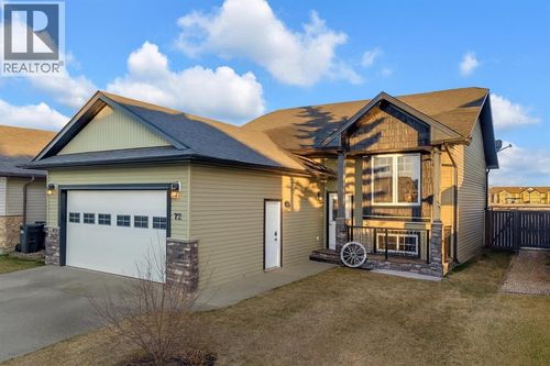 72 Rozier Close, Sylvan Lake, AB, T4S0B7 | Card Image