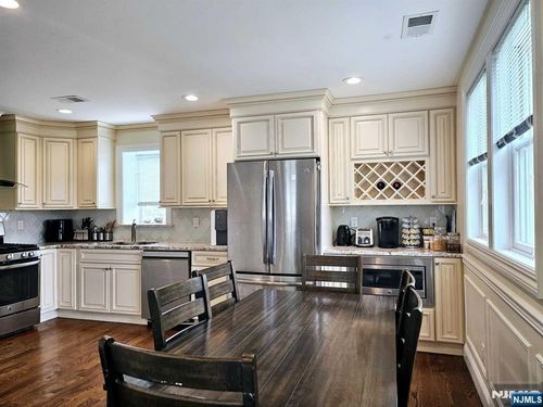 228 County Rd, Tenafly, NJ, 07670-1816 | Card Image