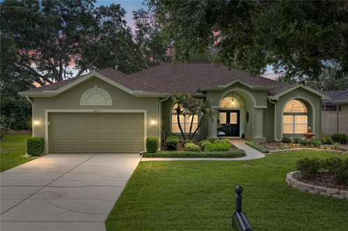 12215 Woodlands Cir, Dade City, FL, 33525-8288 | Card Image