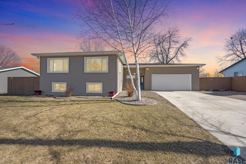 1617 E Sylvan Cir, Brandon, SD, 57005-1521 | Card Image