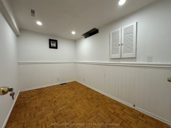 76 Gulliver Cres, House attached with 2 bedrooms, 1 bathrooms and 1 parking in Brampton ON | Image 5