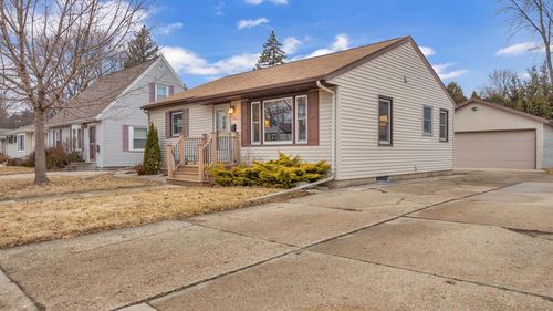 561 E 9th Street, Fond Du Lac, WI, 54935 | Card Image