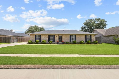 710 Sierra Dr, Port Neches, TX, 77651-5605 | Card Image