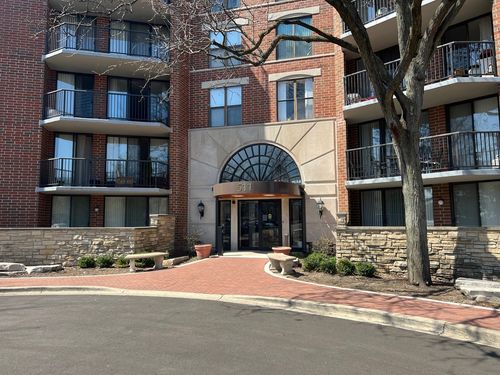 unit-116-511 Aurora Ave, Naperville, IL, 60540-6289 | Card Image
