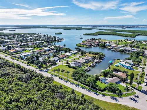 405 Grenada Ave, NAPLES, FL, 34113-8622 | Card Image
