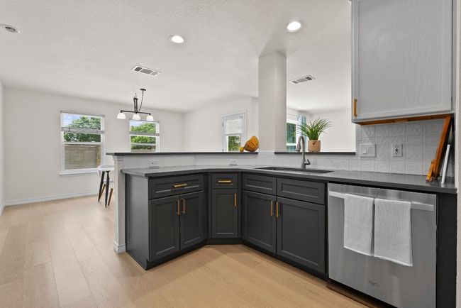 Kitchen view into the dining area, light and airy | Image 8
