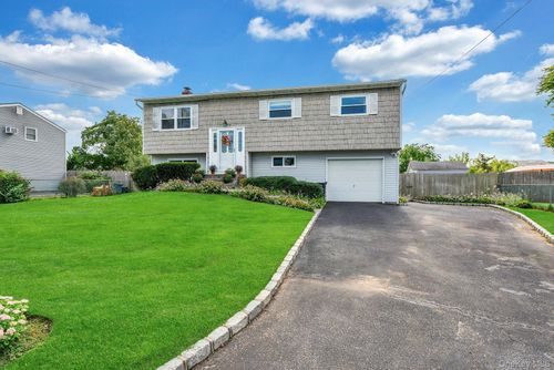14 Holiday Park Dr, Centereach, NY, 11720-1519 | Card Image
