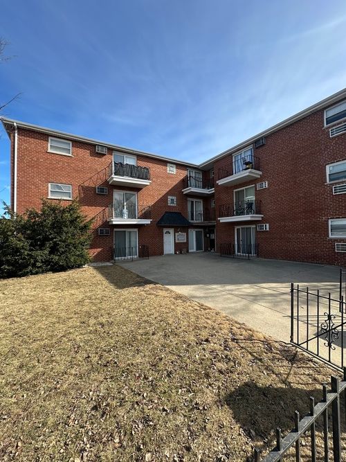 2n-6653 W 63rd St, Chicago, IL, 60638-4135 | Card Image