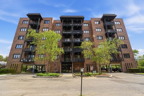 204-9331 Landings Ln, Des Plaines, IL, 60016-5240 | Card Image