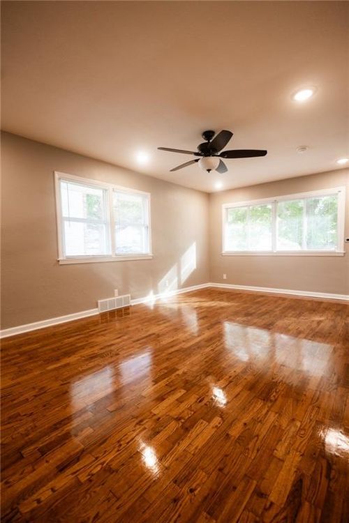 2911 Faraon St, Saint Joseph, MO, 64501-2638 | Card Image