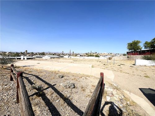 1650 Mesa Vista Dr, Bullhead City, AZ, 86442-7220 | Card Image