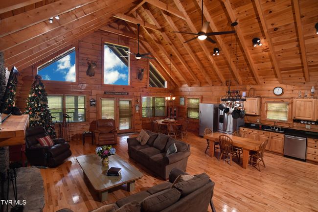 308 Walnut Mountain Farms Loop, House other with 4 bedrooms, 3 bathrooms and null parking in Roan Mountain TN | Image 5
