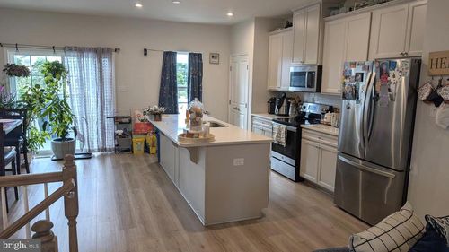 6 Union Way, SICKLERVILLE, NJ, 08081-5728 | Card Image