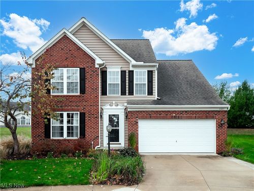 725 Jockeys Cir, Avon Lake, OH, 44012-4042 | Card Image