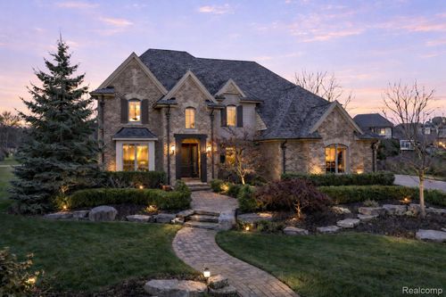 3575 Royal Berkshire Ln, Oakland, MI, 48363-2347 | Card Image