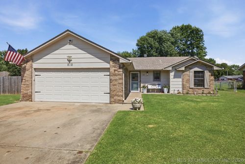 812 Cumberland Dr, Muskogee, OK, 74403-8319 | Card Image
