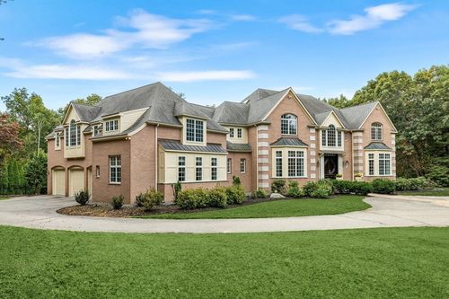 8 Stratford Way, Lincoln, MA, 01773-2812 | Card Image