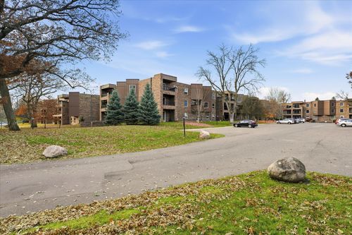 apt-108-2230 Midland Grove Rd, Roseville, MN, 55113-3863 | Card Image