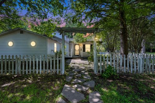 211 E Bonham St, Jefferson, TX, 75657-1805 | Card Image