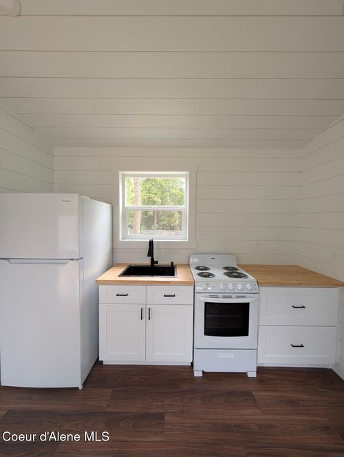 1 Valley View Ln, Bonners Ferry, ID, 83805-0049 | Card Image