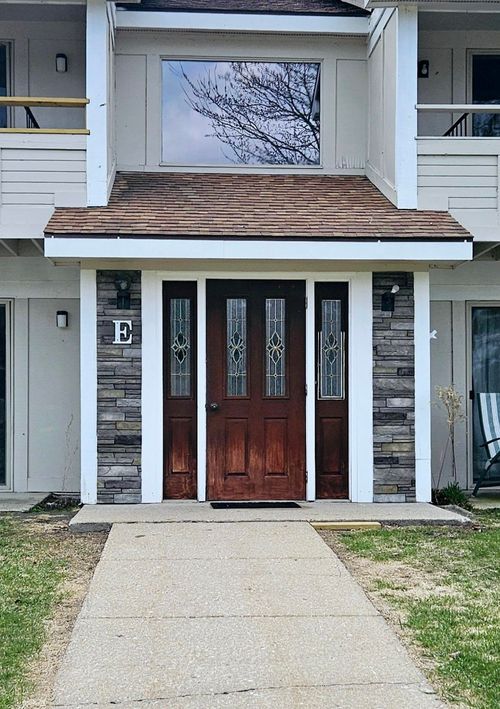 100 4th Ave, Tawas City, MI, 48763-9169 | Card Image