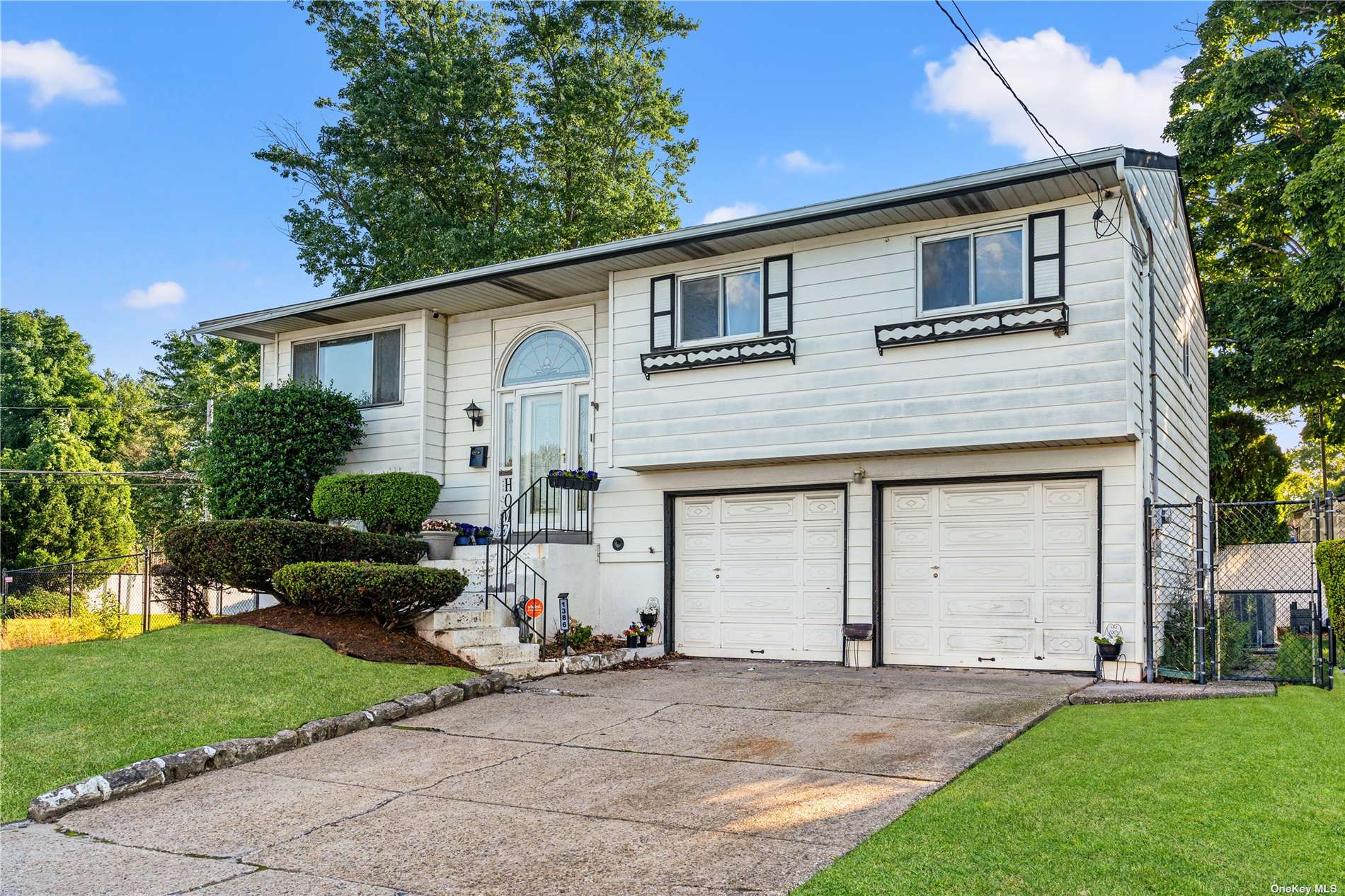 Ohio Ave, Bay Shore, NY 11706