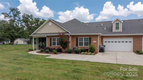 8111 Rainier Dr, Denver, NC, 28037-0536 | Card Image