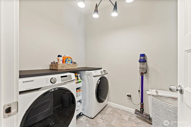 Large laundry room, check out the stunning fixture. | Image 14