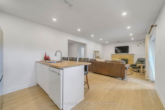 20 Hollis Cres, House other with 4 bedrooms, 3 bathrooms and 4 parking in Holland Landing ON | Image 27