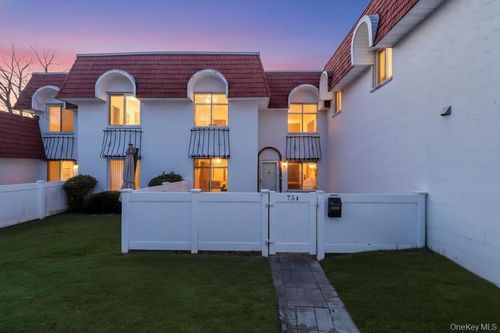 754 Blue Ridge Dr, Medford, NY, 11763-1209 | Card Image