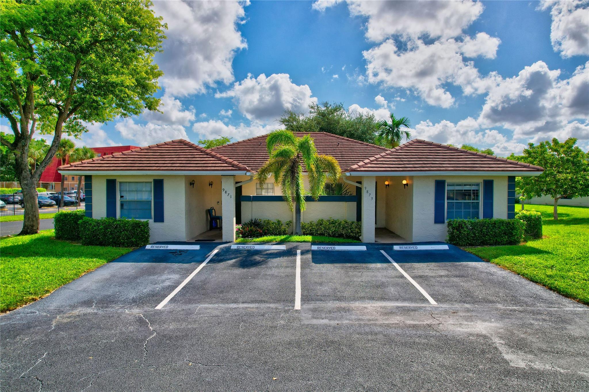 Three Lakes Cir, Boca Raton, FL 33428