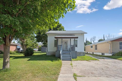 230 Egremont St S, Mount Forest, ON, N0G2L2 | Card Image