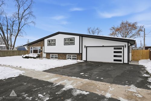 10738 S New England Ave, Worth, IL, 60482-1303 | Card Image