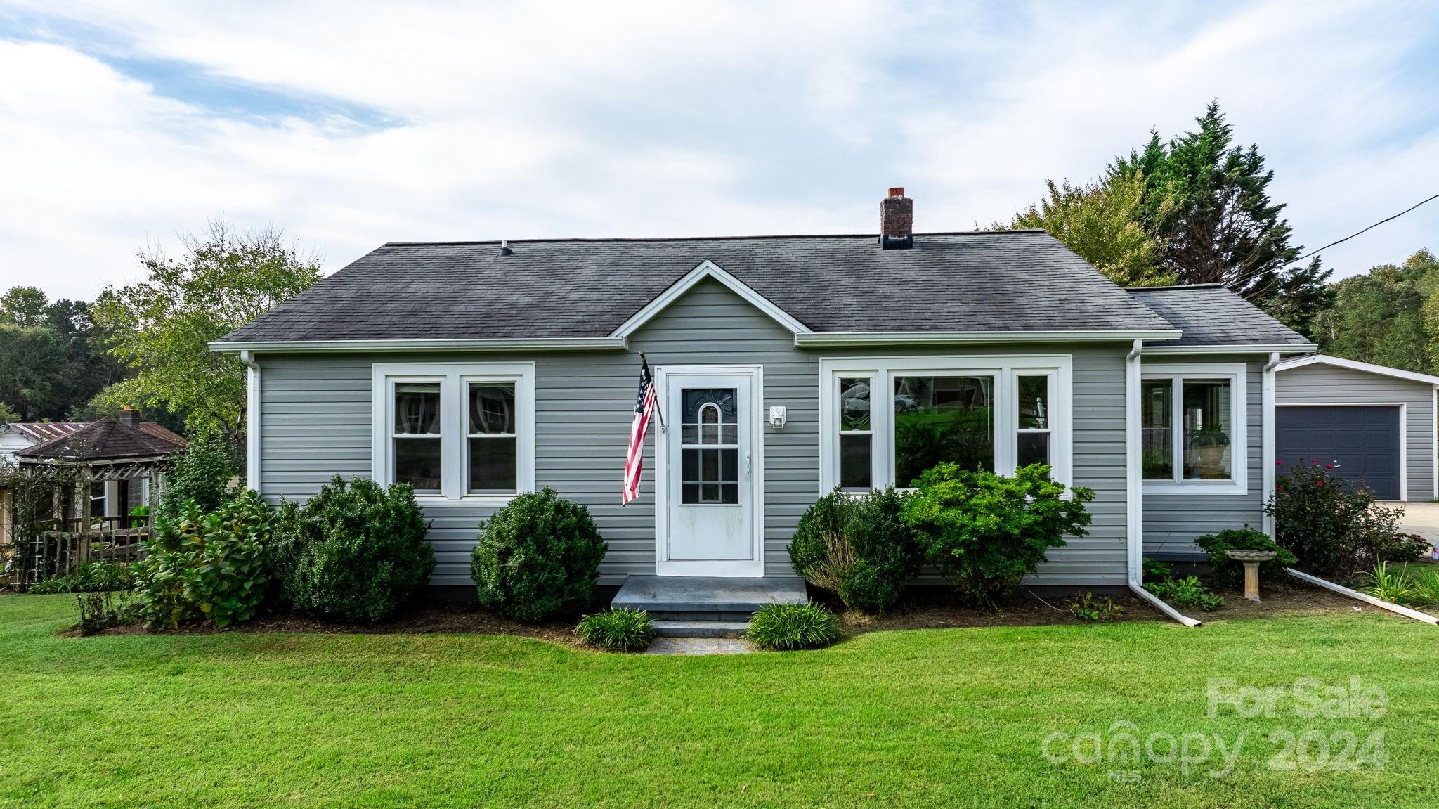 21st Street Ln, Hickory, NC 28601