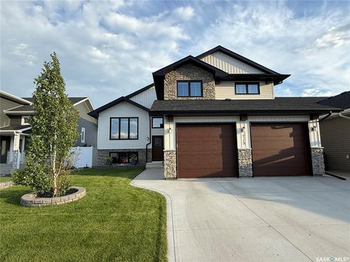 715 Scott Crescent, Warman, SK, S0K4S4 | Card Image