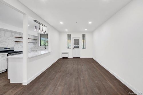 4126 Gunther Ave, Bronx, NY, 10466-2038 | Card Image