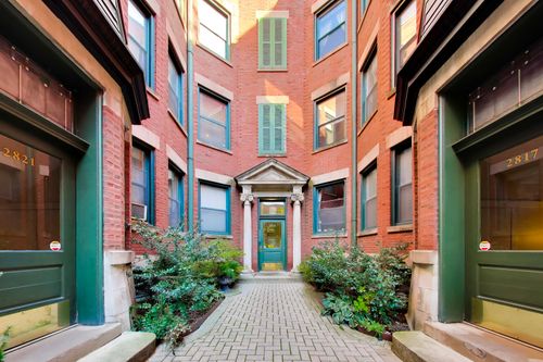 3s-2819 N Cambridge Ave, Chicago, IL, 60657-6096 | Card Image