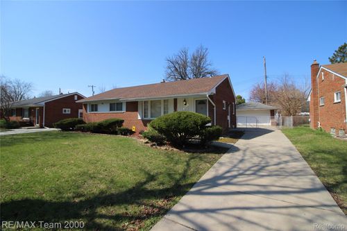 8631 Whitefield St, Dearborn Heights, MI, 48127-1134 | Card Image