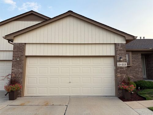 81-26213 Annagrove Ln, Chesterfield, MI, 48051-2646 | Card Image