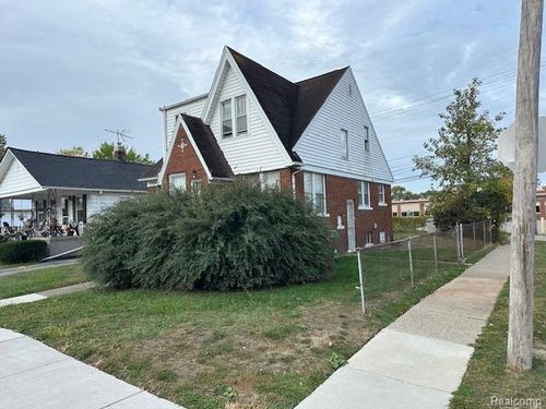 21975 Beechwood Ave, Eastpointe, MI, 48021-3815 | Card Image