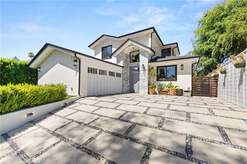 22121 Providencia, Woodland Hills, CA, 91364 | Card Image