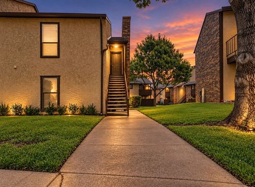 2024-1201 Calico Ln, Arlington, TX, 76011-8812 | Card Image