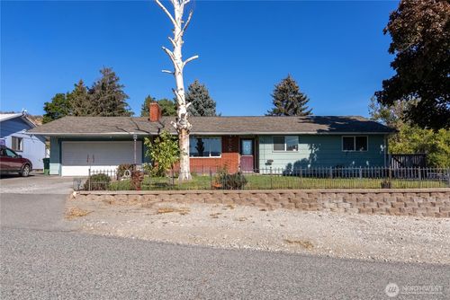 741 Sunrise Dr, Omak, WA, 98841-9311 | Card Image